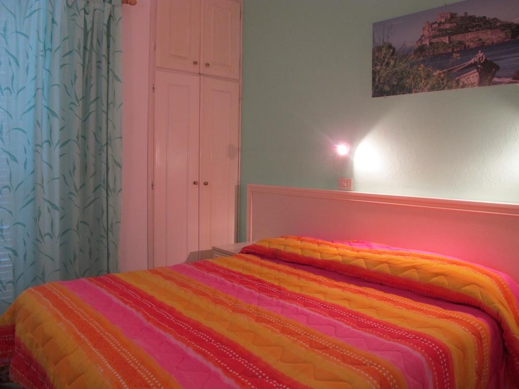 Aparthotel Villa Marinu Forio di Ischia Oda fotoğraf